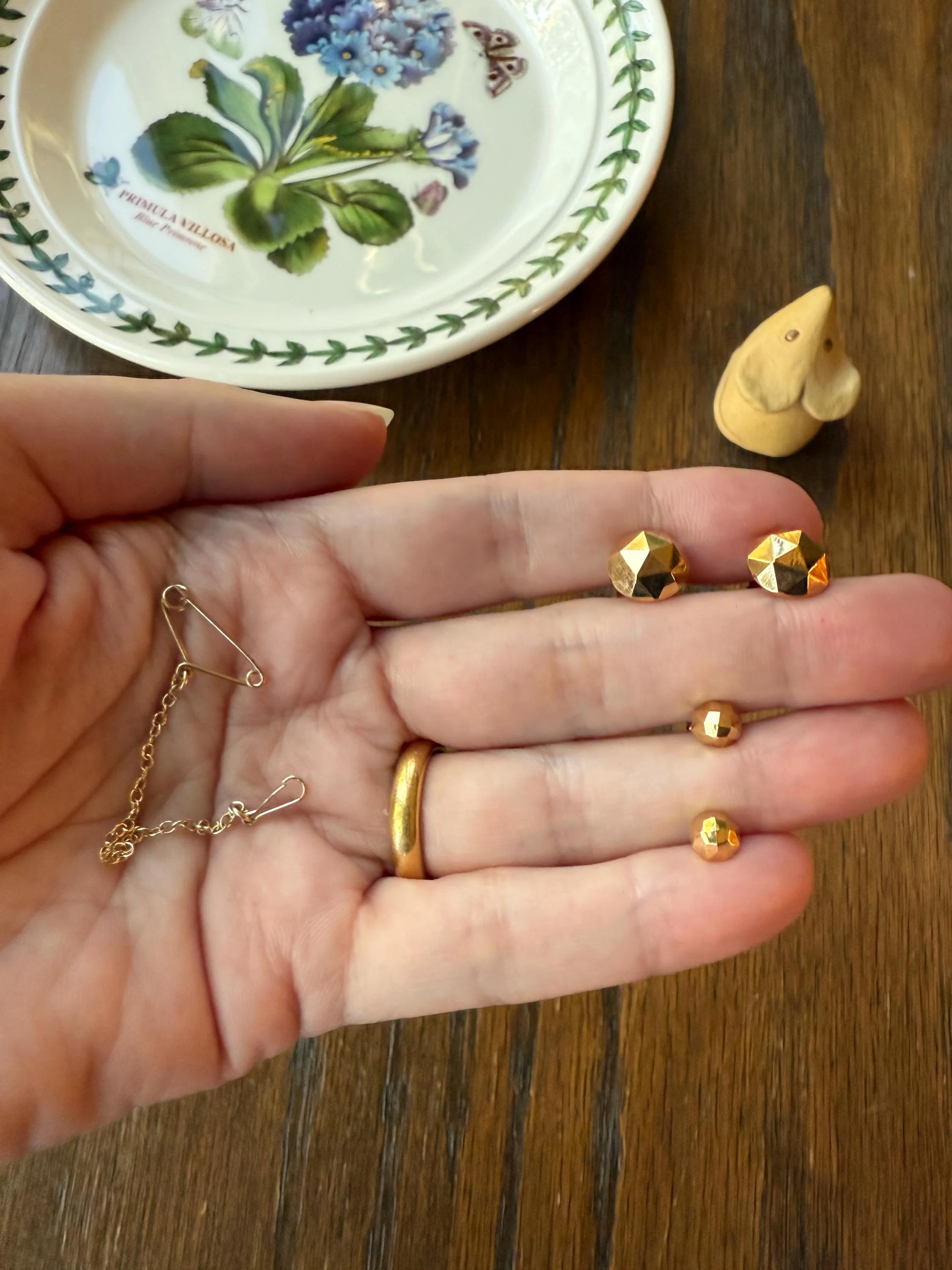 French Vintage - Antique Gold Faceted Bead 3D Button Studs Vintage 18k GOLD Solid EARRINGS Earstack Geodesic Dome Shimmer Stud Minimalist - Image 3